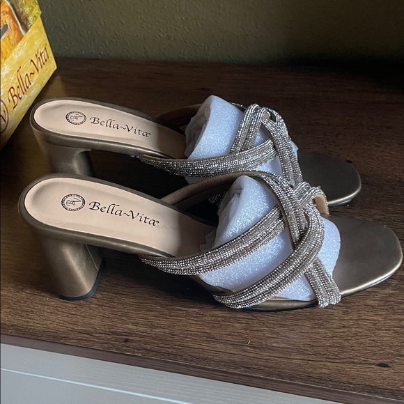 Bella Vita Women's Metallic Heeled Sandals - Picture 4 of 7